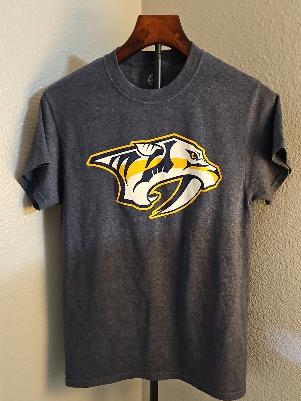 NHL Nashville Predators Heather Blue Graphic Tee - Size Small